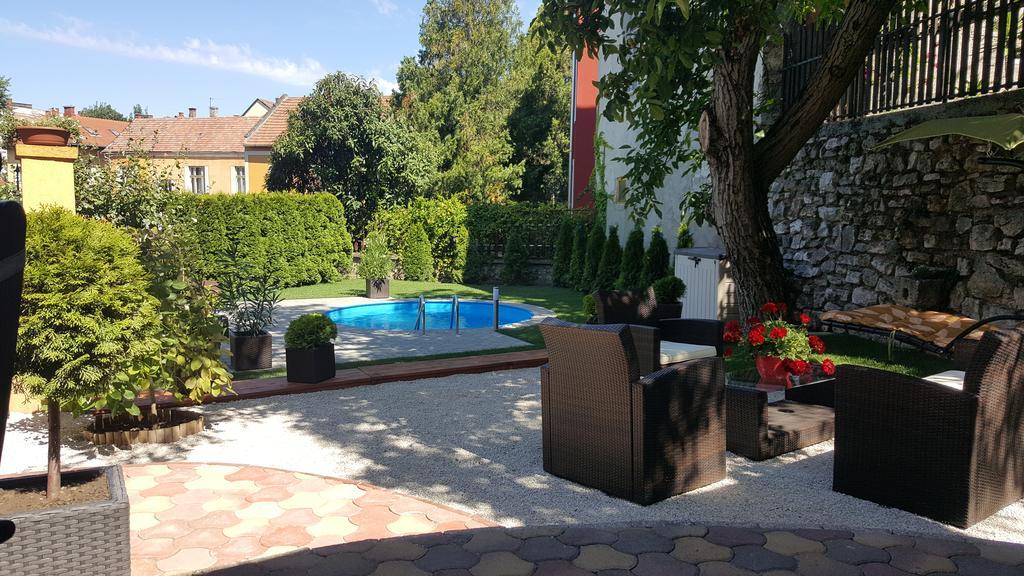 Topart Apartman Tapolca Exteriör bild