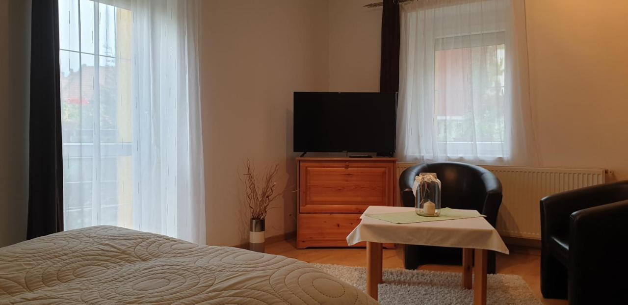 Topart Apartman Tapolca Exteriör bild