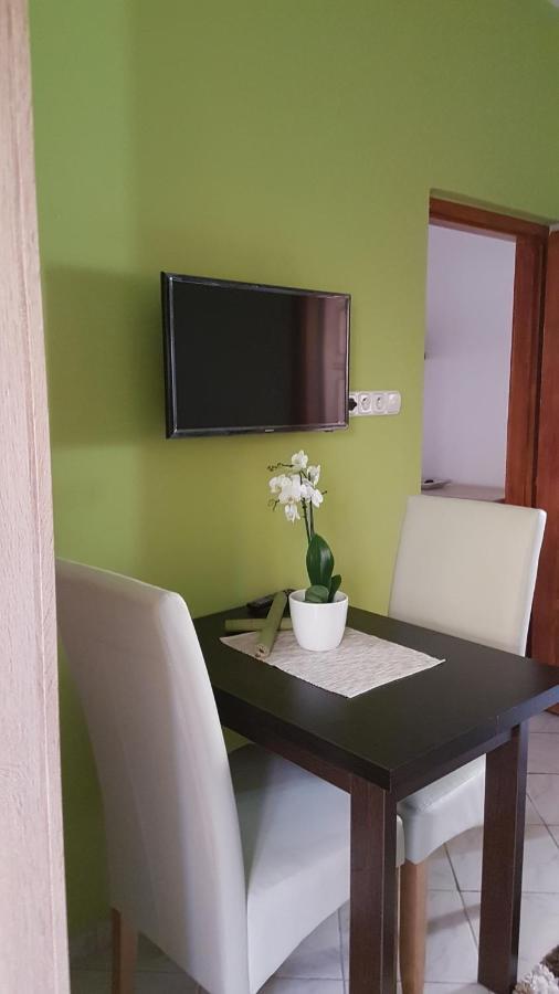 Topart Apartman Tapolca Exteriör bild